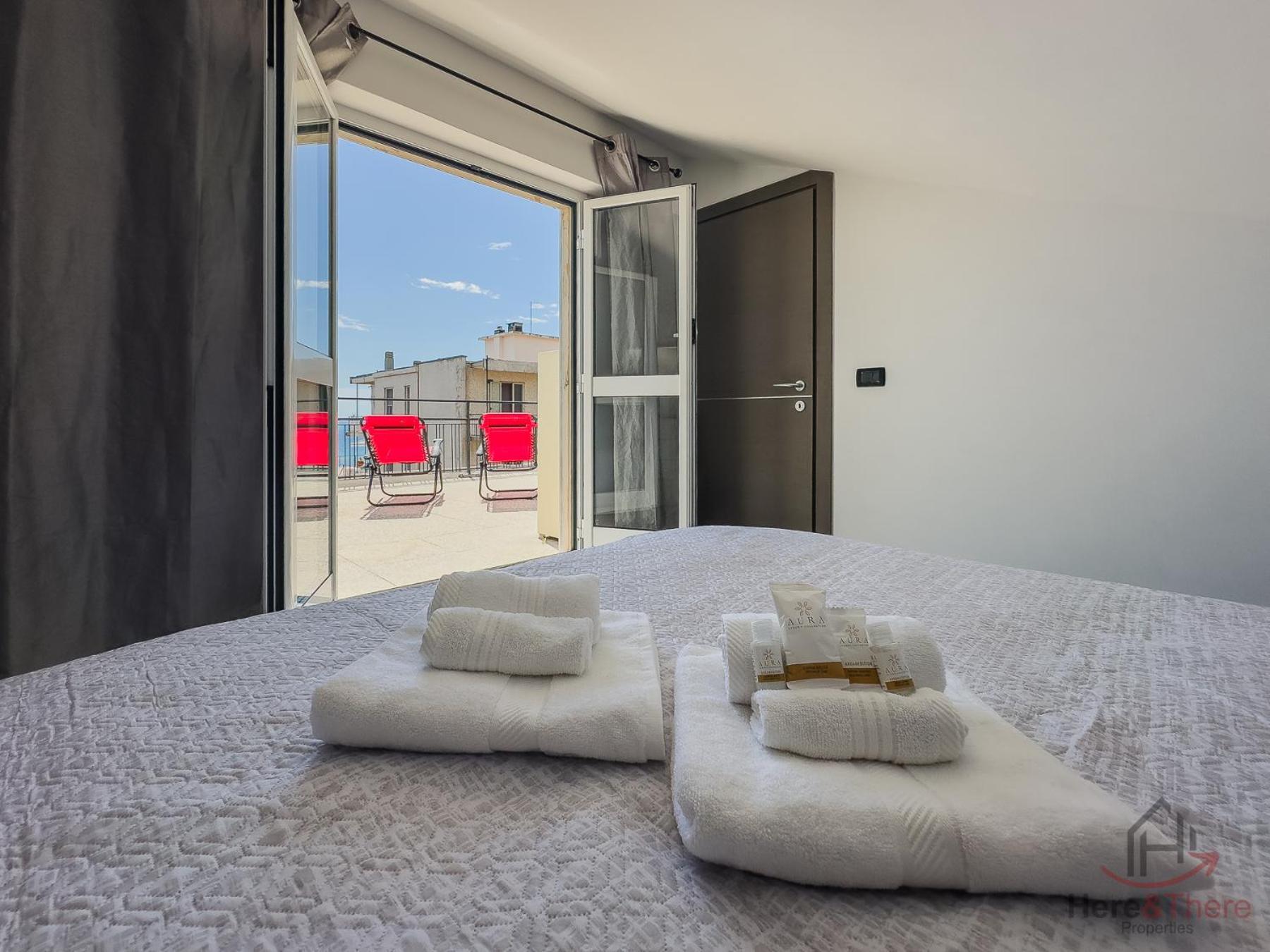 Sea View Penthouse - Free Park - Wifi *