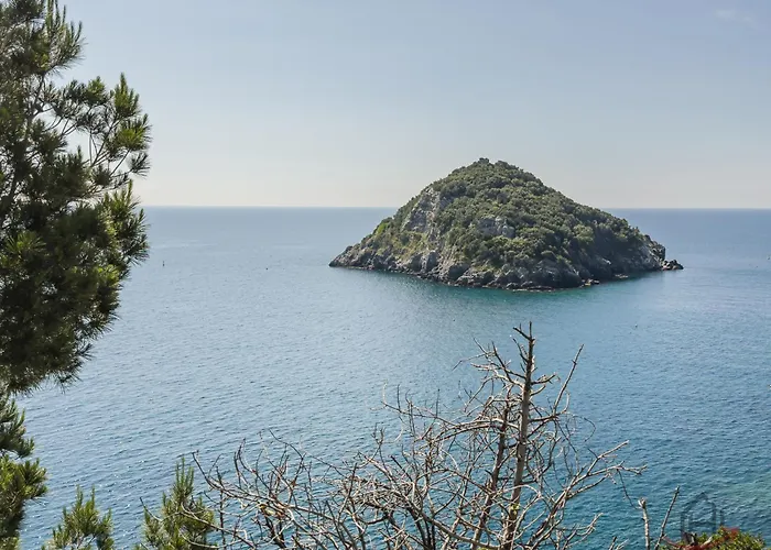 Sea View Penthouse - Free Park - Wifi